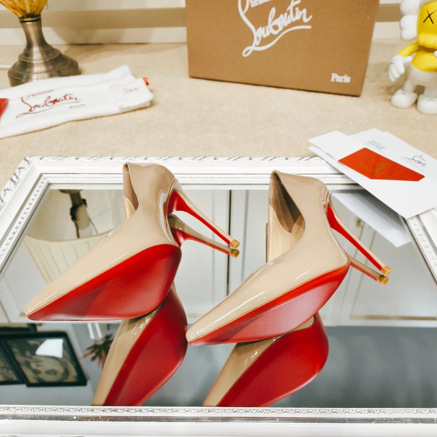 👟👟Ex-factory price 560👟👟 🎀Christian Louboutin (Christian Louboutin) CL red-soled shoes, early spring style.  A must-have high-heeled shoe for fairies, with 5 types of heel heights to choose from! The original version was disassembled and developed, produced with original craftsmanship, and after 3 months of continuous debugging, it can be shipped perfectly. Stable and comfortable high heels allow every fairy to control them easily. The lines on the back of the foot are super sexy and suitable for various occasions. Original matching packaging! 💞Fabric: Imported sheepskin, cow patent leather, cowhide + special materials (other materials and colors can be customized according to drawings) 💕Inner lining, feet: imported sheepskin! 💕Outsole: Italian red high-gloss leather outsole 💕Heel height: 10cm 💕Number of sizes: 35-39 (34/40/41 can be customized)